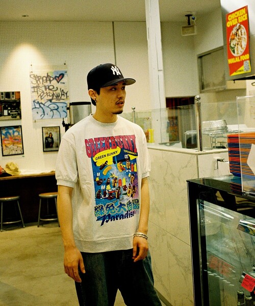 FREAK'S STORE（フリークスストア）の「GREEN BUNNY/グリーンバニー GREEN BUNNY HOTDOG/スペシャルTEE/プリント リブカットソー（Tシャツ/カットソー・メンズ・グリーン/グレー・LARGE/MEDIUM/X-LARGE）」の2枚目の写真