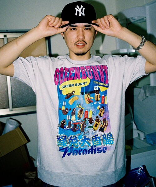 FREAK'S STORE（フリークスストア）の「GREEN BUNNY/グリーンバニー GREEN BUNNY HOTDOG/スペシャルTEE/プリント リブカットソー（Tシャツ/カットソー・メンズ・グリーン/グレー・LARGE/MEDIUM/X-LARGE）」の6枚目の写真