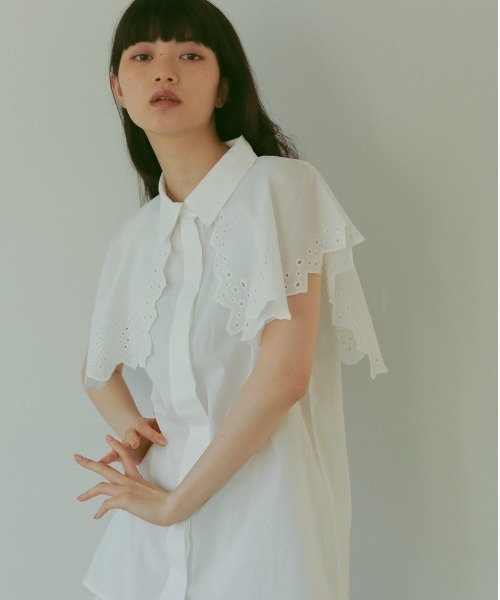 CASA FLINE（カーサフライン）の「ヨークスカラップ刺繍ブラウス 