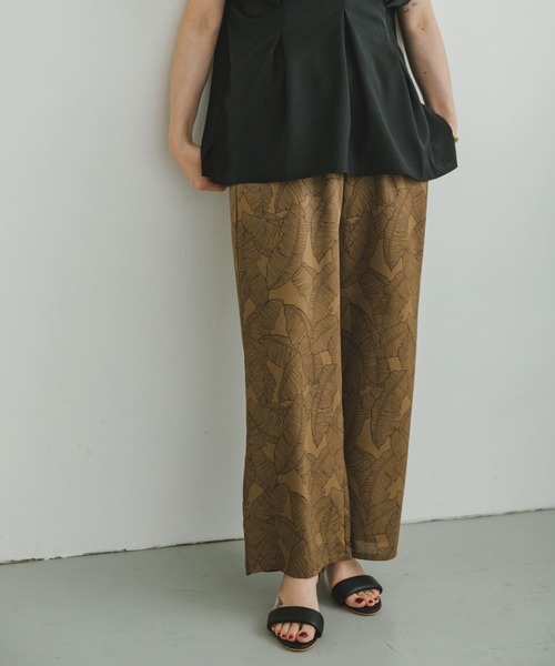 ITEMS URBANRESEARCH（アイテムズ アーバンリサーチ）の「リーフプリントイージーパンツ（その他パンツ・レディース・キャメル/グリーン系その他/ブラック・FREE）」の4枚目の写真