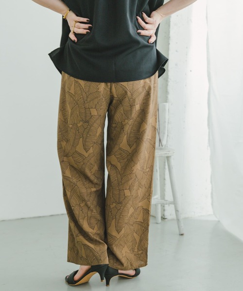 ITEMS URBANRESEARCH（アイテムズ アーバンリサーチ）の「リーフプリントイージーパンツ（その他パンツ・レディース・キャメル/グリーン系その他/ブラック・FREE）」の6枚目の写真