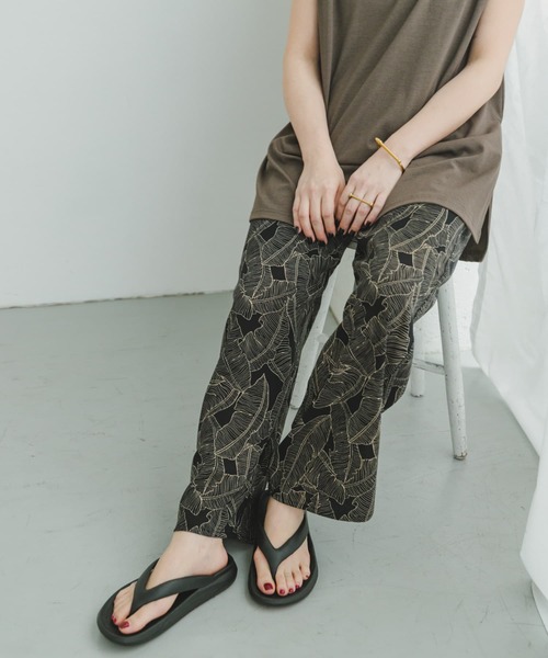 ITEMS URBANRESEARCH（アイテムズ アーバンリサーチ）の「リーフプリントイージーパンツ（その他パンツ・レディース・キャメル/グリーン系その他/ブラック・FREE）」の21枚目の写真