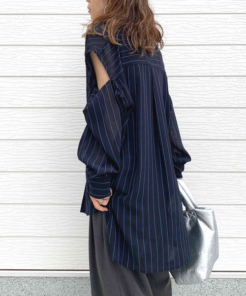 Q（キュー）の「袖スリットストライプシアーシャツ（シャツ/ブラウス・レディース・ネイビー系/カーキ系・MEDIUM）」の11枚目の写真