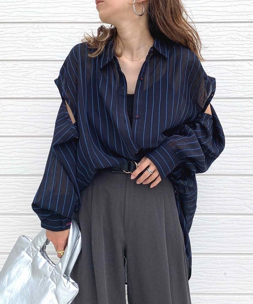 Q（キュー）の「袖スリットストライプシアーシャツ（シャツ/ブラウス・レディース・ネイビー系/カーキ系・MEDIUM）」の13枚目の写真