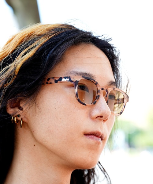 IZIPIZI(イジピジ)の「IZIPIZI イジピジ SUN LIGHT COLOR #C SQUARE(メガネ・メンズ・ブラウン/ブラック/ベージュ・FREE)」の22枚目の写真