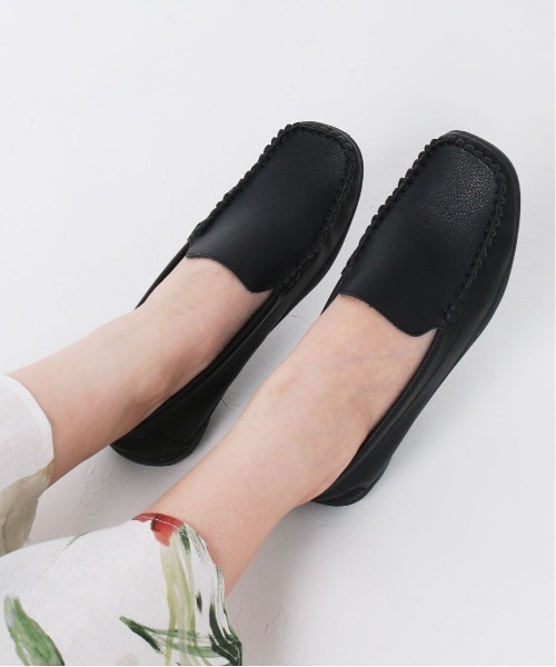 LUGG NAGG（ラグナグ）の「牛革 カウレザー ドライビングサブリナシューズ（モカシン/デッキシューズ・レディース・ブラック/ホワイト/ガンメタ/シルバー・24.0cm/23.5cm/23.0cm/24.5cm/22.5cm）」の3枚目の写真