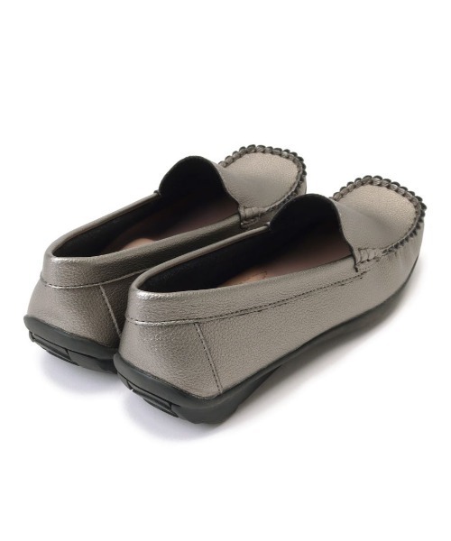 LUGG NAGG（ラグナグ）の「牛革 カウレザー ドライビングサブリナシューズ（モカシン/デッキシューズ・レディース・ブラック/ホワイト/ガンメタ/シルバー・24.0cm/23.5cm/23.0cm/24.5cm/22.5cm）」の13枚目の写真