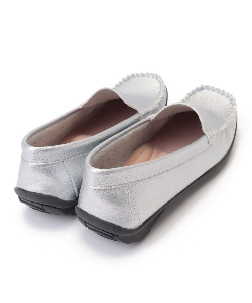 LUGG NAGG（ラグナグ）の「牛革 カウレザー ドライビングサブリナシューズ（モカシン/デッキシューズ・レディース・ブラック/ホワイト/ガンメタ/シルバー・24.0cm/23.5cm/23.0cm/24.5cm/22.5cm）」の16枚目の写真