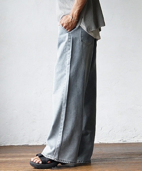 MinoriTY（マイノリティ）の「【MinoriTY】チルワイドデニム セミフレアパンツ ストレートデニムパンツ ワイドパンツ メンズ オーバーサイズ スラックスデニム テーパードデニム バギーデニム ヴィンテージ 秋服 冬服 春服（デニムパンツ・メンズ・ライトブラック/インディゴブルー/ライトブルー/ブラック/ケミカルウォッシュ/ブラウン/ブルー系その他/ブラック系その他/ダークブラック/ホワイト×ブラック・L/M/S/LS/MS/SS/XL）」の17枚目の写真