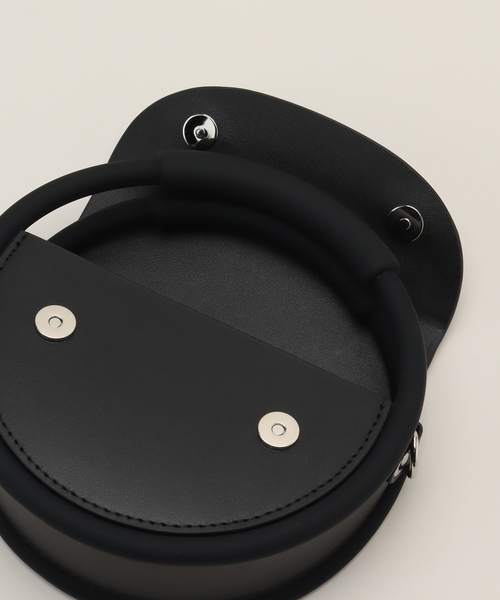 NaNa-NaNa（ナナナナ）の「【nana-nana/ナナ-ナナ】HOOP mini RECYCLED LEATHER（ハンドバッグ・レディース・ブラック・FREE）」の5枚目の写真
