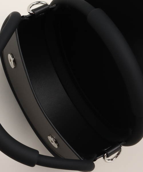 NaNa-NaNa（ナナナナ）の「【nana-nana/ナナ-ナナ】HOOP mini RECYCLED LEATHER（ハンドバッグ・レディース・ブラック・FREE）」の6枚目の写真
