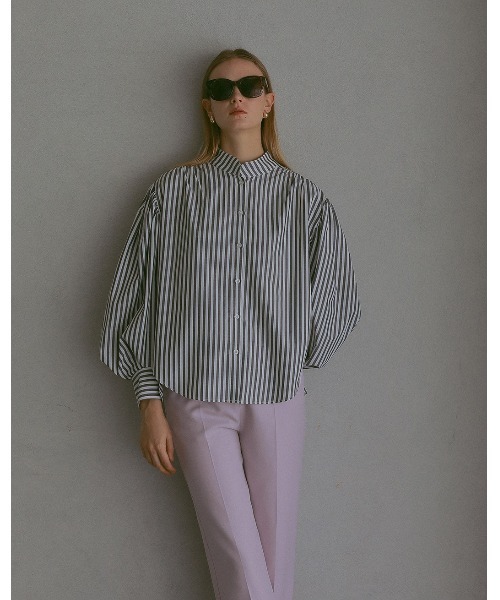 CHAROL（シャロル）の「スタンドネックストライプシャツ（シャツ/ブラウス・レディース・グレー/ピンク・FREE）」の2枚目の写真