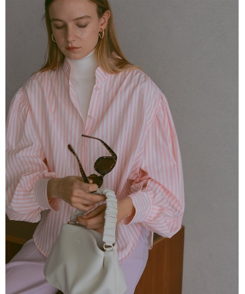 CHAROL（シャロル）の「スタンドネックストライプシャツ（シャツ/ブラウス・レディース・グレー/ピンク・FREE）」の11枚目の写真