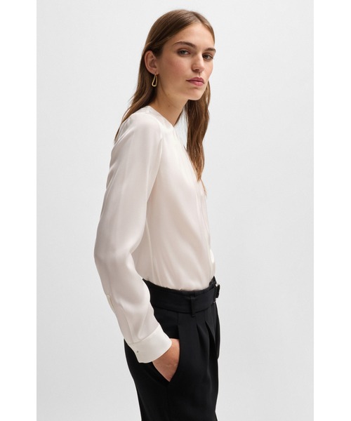BOSS(ボス)の「ストレッチシルク クレープデシン ルーシュネック ブラウス(シャツ/ブラウス・レディース・グリーン/ブラック/ホワイト/ブルー・32/34/36/40/38/42)」の18枚目の写真