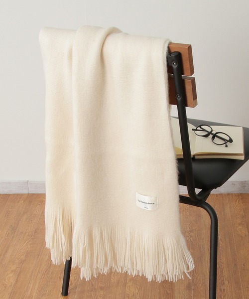 ikka（イッカ）の「ラッセル起毛無地マフラー（マフラー・レディース・ベージュ/ネイビー/オフホワイト/イエロー・FREE）」の2枚目の写真