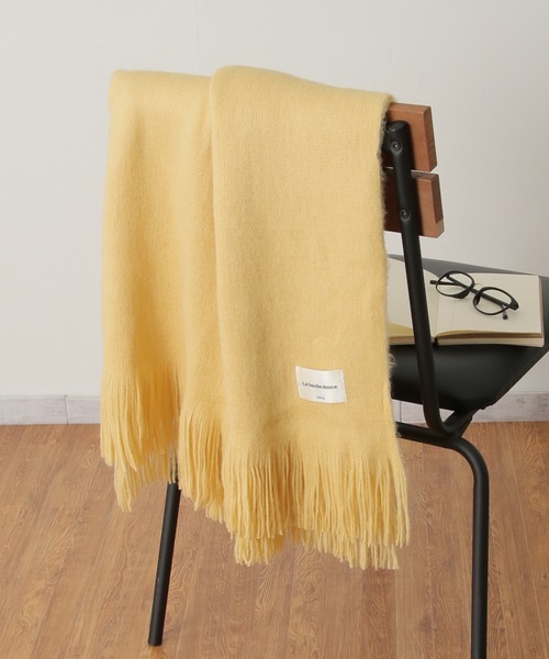 ikka（イッカ）の「ラッセル起毛無地マフラー（マフラー・レディース・ベージュ/ネイビー/オフホワイト/イエロー・FREE）」の4枚目の写真