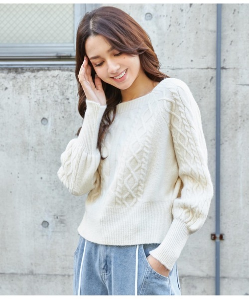 CHILLE（チル）の「スクエアネックケーブルニット パフスリーブ長袖（ニット/セーター・レディース・ピンク/ピンクベージュ/アイボリー・FREE）」の17枚目の写真