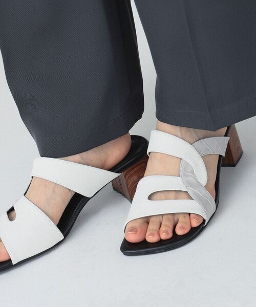 Ray BEAMS（レイビームス）の「RBS / カットアウト サンダル（サンダル・レディース・ブラック/ホワイト・25.0cm/24.5cm/24.0cm/23.5cm/23.0cm）」の5枚目の写真