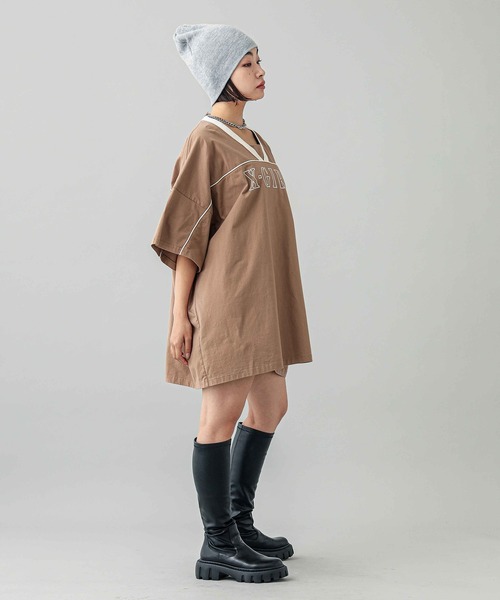 X-girl(エックスガール)の「V-NECK BIG TEE DRESS(ワンピース・レディース・ブラック/ホワイト/ブラウン・S/M)」の16枚目の写真