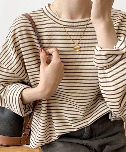 COCOMOMO(ココモモ)の「オーバーサイズ長袖ボーダーカットソー(Tシャツ/カットソー・レディース・ホワイト/ブラック系その他/ブラック/オレンジ/ブルー/ブラウン/グリーン・L/M)」の17枚目の写真