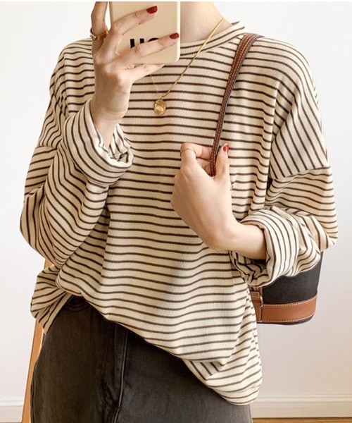 COCOMOMO(ココモモ)の「オーバーサイズ長袖ボーダーカットソー(Tシャツ/カットソー・レディース・ホワイト/ブラック系その他/ブラック/オレンジ/ブルー/ブラウン/グリーン・L/M)」の16枚目の写真