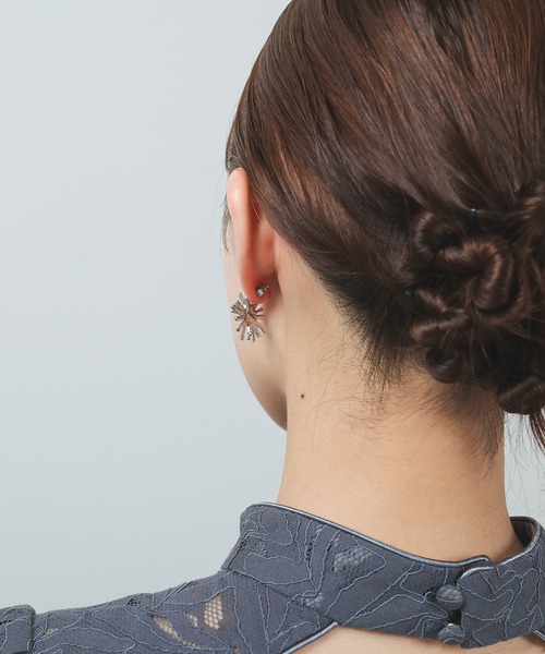 Kana(カナ)の「シャープ フラワーモチーフ スタッド ピアス パーティー 結婚式 お呼ばれ オケージョン(ピアス(両耳用)・レディース・シルバー/ゴールド・フリー)」の5枚目の写真