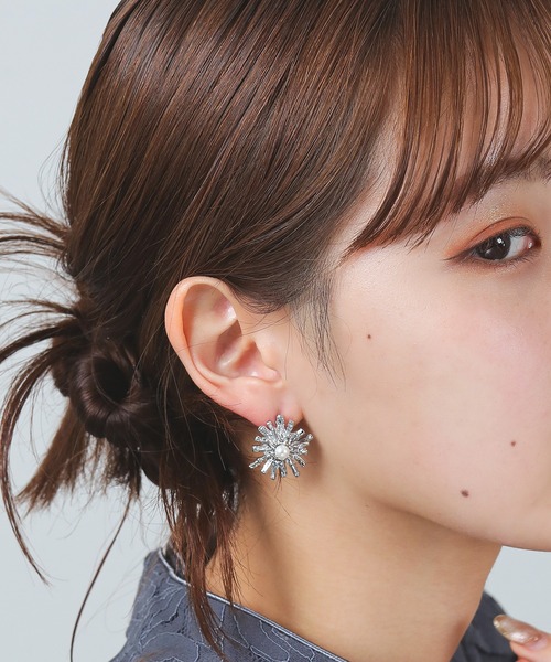 セール】シャープ フラワーモチーフ スタッド ピアス パーティー 結婚