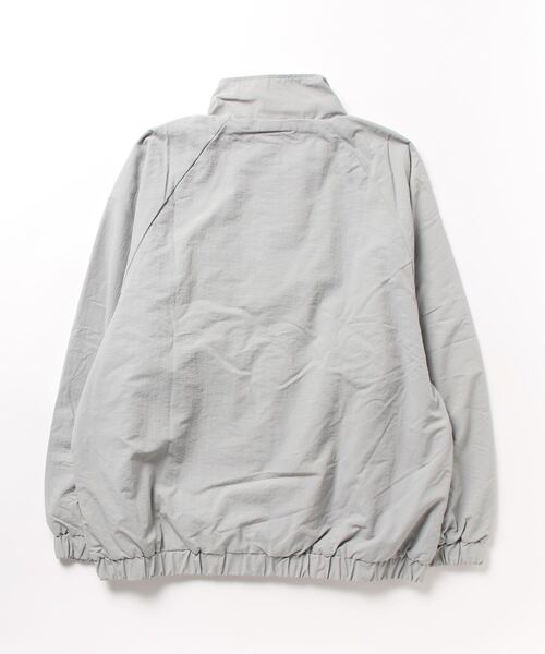 SPINNS（スピンズ）の「【ユニセックスで着用可能】スタンドカラー ナイロンブルゾン セットアップ可能（ナイロンジャケット・メンズ・グレー/カーキ/ブラック・ONESIZE）」の4枚目の写真