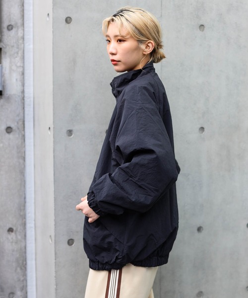 SPINNS（スピンズ）の「【ユニセックスで着用可能】スタンドカラー ナイロンブルゾン セットアップ可能（ナイロンジャケット・メンズ・グレー/カーキ/ブラック・ONESIZE）」の12枚目の写真