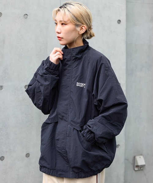 SPINNS（スピンズ）の「【ユニセックスで着用可能】スタンドカラー