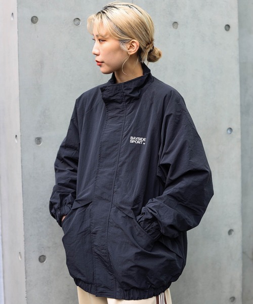 SPINNS（スピンズ）の「【ユニセックスで着用可能】スタンドカラー