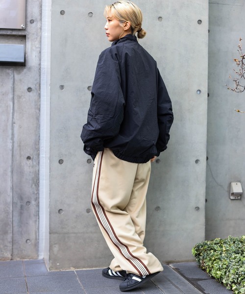 SPINNS（スピンズ）の「【ユニセックスで着用可能】スタンドカラー ナイロンブルゾン セットアップ可能（ナイロンジャケット・メンズ・グレー/カーキ/ブラック・ONESIZE）」の17枚目の写真