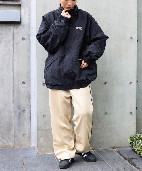 SPINNS（スピンズ）の「【ユニセックスで着用可能】スタンドカラー ナイロンブルゾン セットアップ可能（ナイロンジャケット・メンズ・グレー/カーキ/ブラック・ONESIZE）」の6枚目の写真