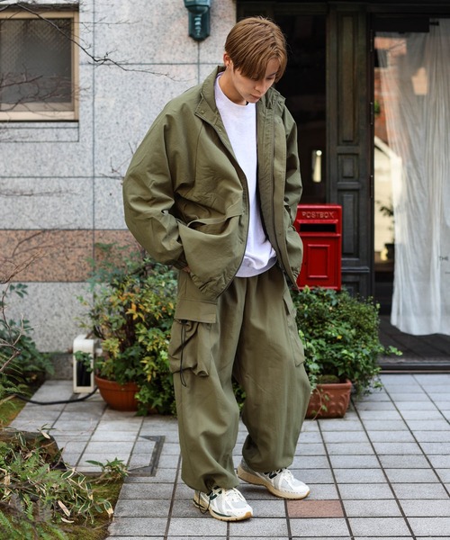 SPINNS（スピンズ）の「【ユニセックスで着用可能】スタンドカラー ナイロンブルゾン セットアップ可能（ナイロンジャケット・メンズ・グレー/カーキ/ブラック・ONESIZE）」の8枚目の写真