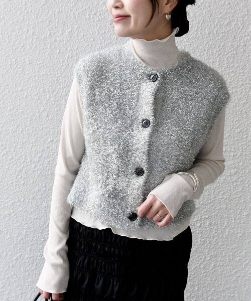 SHIPS（シップス）の「*〈手洗い可能〉グリッター ラメ フェザー ベスト 24SS ◇（ベスト・レディース・ブラック/シルバー・ONE SIZE）」の8枚目の写真