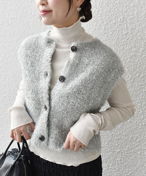 SHIPS（シップス）の「*〈手洗い可能〉グリッター ラメ フェザー ベスト 24SS ◇（ベスト・レディース・ブラック/シルバー・ONE SIZE）」の11枚目の写真