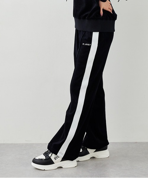 by LOVEiT(バイラビット)の「ベロアトラックフレアパンツ(その他パンツ・キッズ・ブラック/ブルー/グリーン・120cm/130cm/140cm/150cm/160cm)」の2枚目の写真