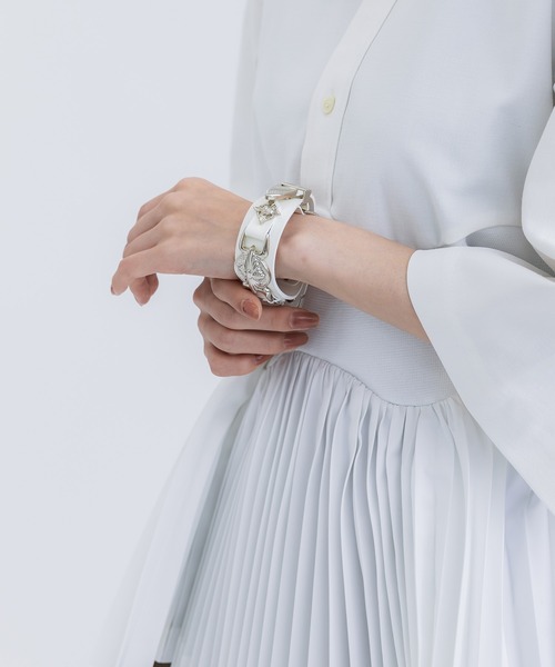 美品！TOGA ダブルバックル　レザーバングル TOGA（トーガ）の「【TOGA TOO/トーガトゥ】Double buckle