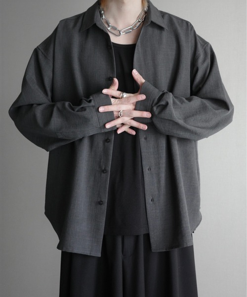 KUUUPY（クーピー）の「Long Sleeve Loose Basic Regular Collar Shirts - 長袖ルーズベーシックレギュラーカラーシャツ（シャツ/ブラウス・メンズ・アイボリー/チャコールグレー/ブラック・SMALL/LARGE/MEDIUM）」の4枚目の写真