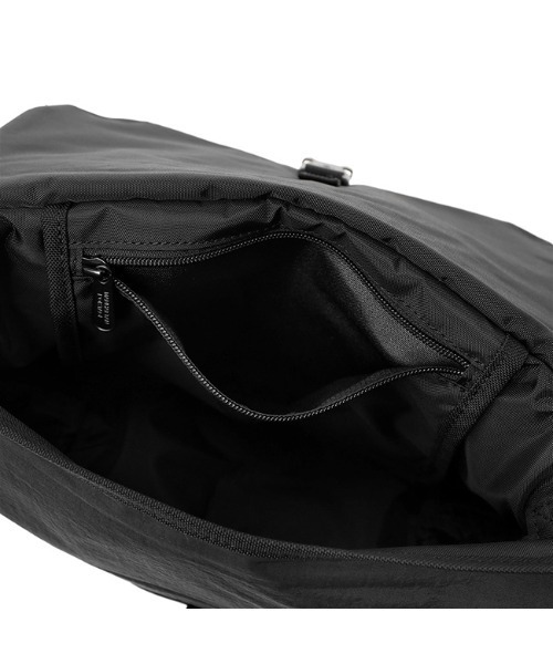 Manhattan Portage（マンハッタンポーテージ）の「Nylon Messenger Slim Flap Zipper Pocket Padded Nylon Taffeta（メッセンジャーバッグ・メンズ・ブラック/オリーブ・SMALL）」の11枚目の写真