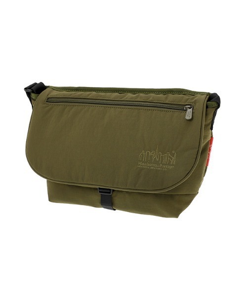 Manhattan Portage（マンハッタンポーテージ）の「Nylon Messenger Slim Flap Zipper Pocket Padded Nylon Taffeta（メッセンジャーバッグ・メンズ・ブラック/オリーブ・SMALL）」の3枚目の写真