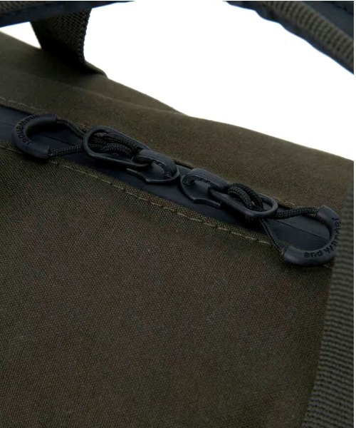 and wander（アンドワンダー）の「and wander/アンドワンダー  PE/CO 2way bag  5744975220（ショルダーバッグ・メンズ・グレー/カーキ/ブラック・FREE/F）」の9枚目の写真