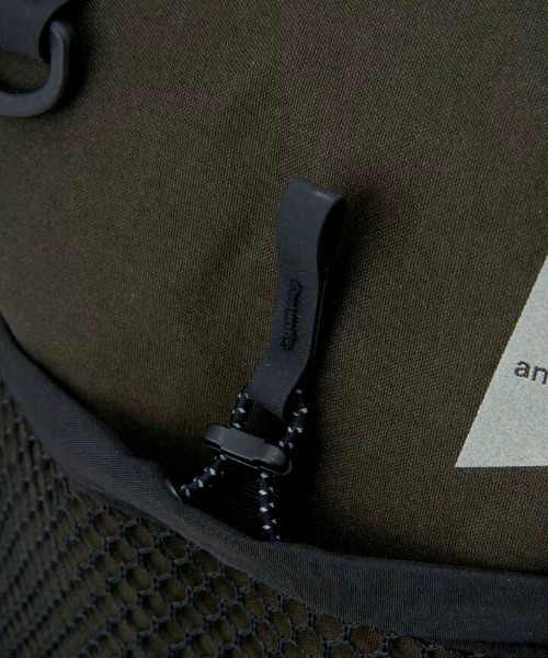 and wander（アンドワンダー）の「and wander/アンドワンダー  PE/CO 2way bag  5744975220（ショルダーバッグ・メンズ・グレー/カーキ/ブラック・FREE/F）」の11枚目の写真