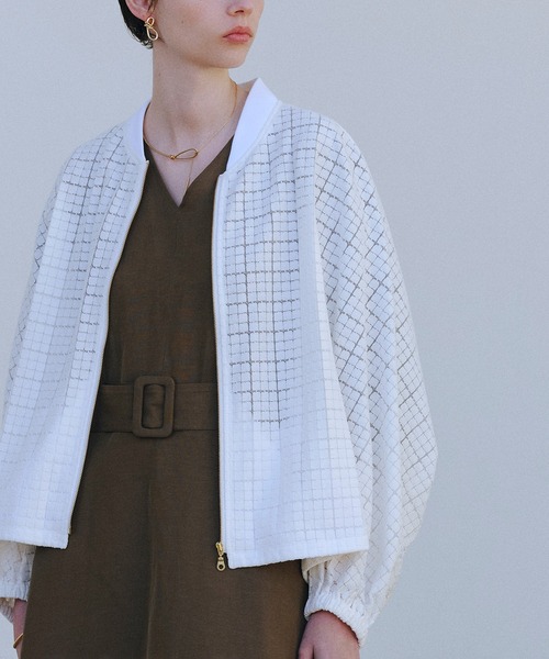 ROPE'（ロペ）の「キカレースオーバーブルゾン【セットアップ対応】【雑誌掲載】（ブルゾン・レディース・ホワイト/ブラック・FREE）」の2枚目の写真