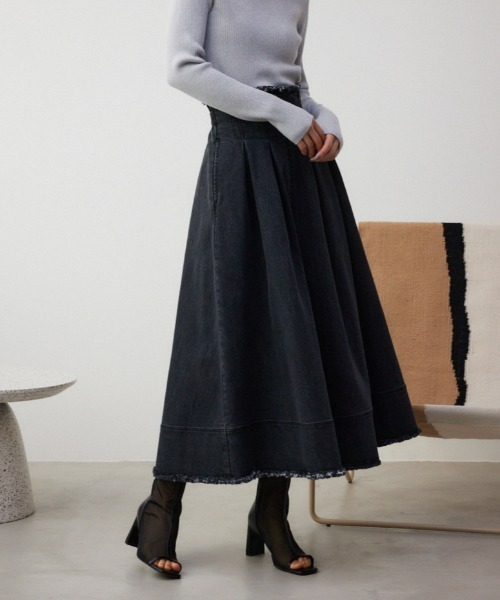 AZUL by moussy（アズールバイマウジー）の「ジップアップフリンジデニムスカート（デニムスカート・レディース・ワンウォッシュ/ライトブラック・SMALL/MEDIUM）」の2枚目の写真