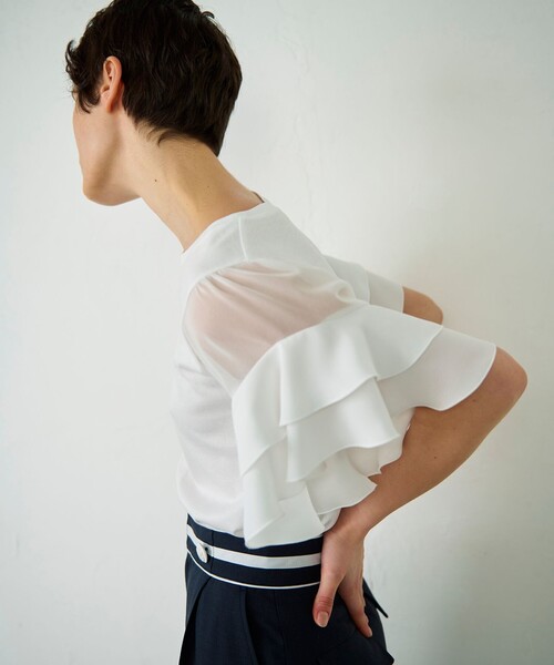 GRACE CONTINENTAL（グレースコンチネンタル）の「シアーフレアスリーブトップ（Tシャツ/カットソー・レディース・ブラック/ホワイト・36）」の6枚目の写真