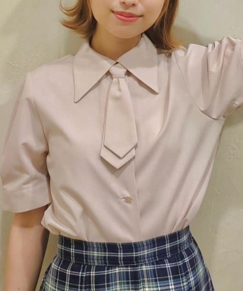 F i.n.t(フィント)の「ネクタイ付きカラーシャツ/fint(シャツ/ブラウス・レディース・ブルー/ピンクベージュ/オフホワイト・FREE)」の1枚目の写真