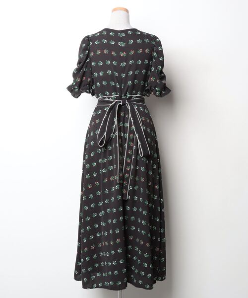 SNIDEL（スナイデル）の「花柄半袖ワンピース（ワンピース・レディース・ブラック・1）」の2枚目の写真