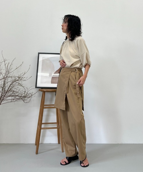 y/m(イム)の「レーヨンスラブランタンスリーブトップス(シャツ/ブラウス・レディース・アイボリー/ブラック/ベージュ/レッド・FREE)」の8枚目の写真