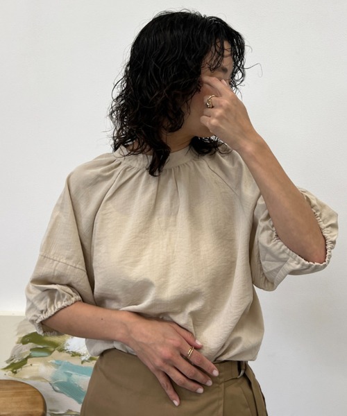 y/m(イム)の「レーヨンスラブランタンスリーブトップス(シャツ/ブラウス・レディース・アイボリー/ブラック/ベージュ/レッド・FREE)」の12枚目の写真